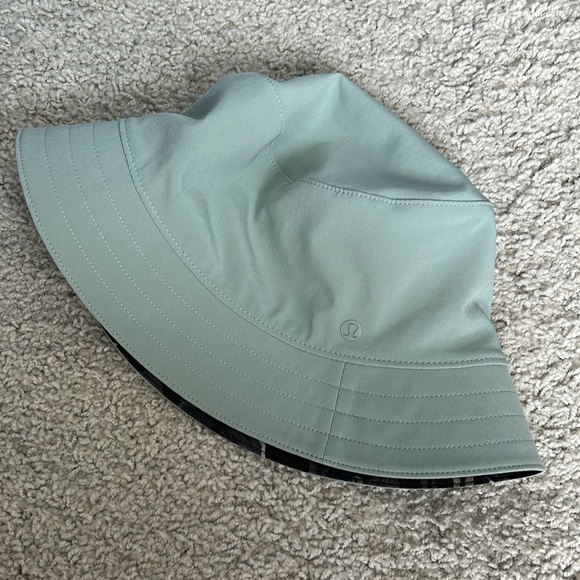 Lululemon BOTH WAYS REVERSIBLE BUCKET HAT - Picture 2 of 6
